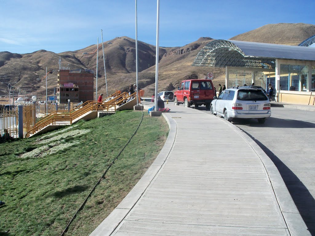 Acceso para vehiculos y peatonal. by julioballes