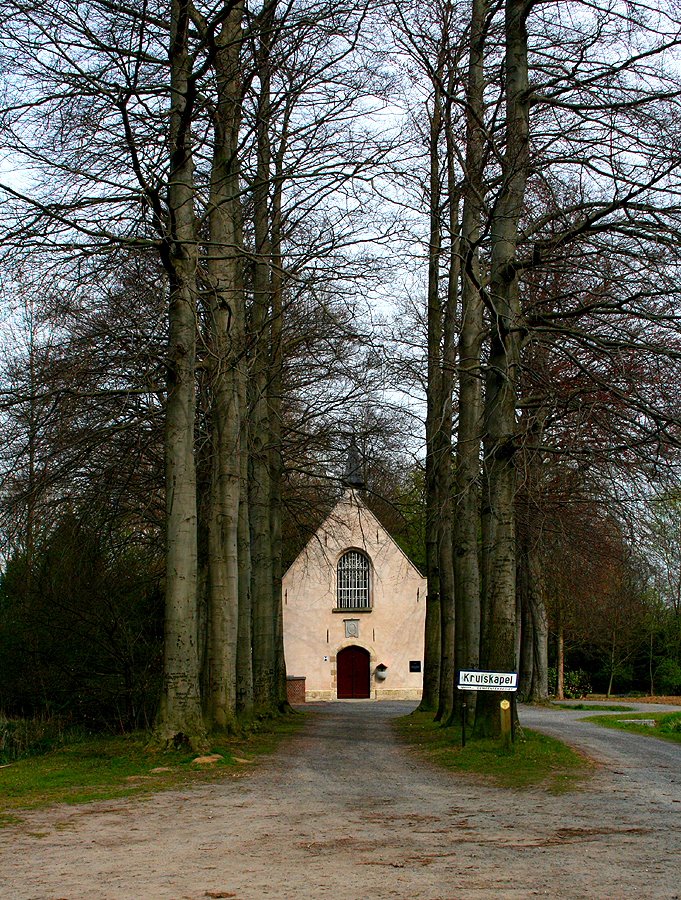 Kruiskapel (Eksaarde) by A.Lebacq