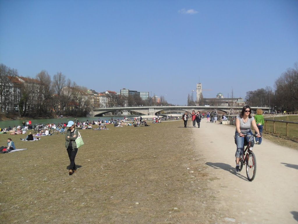 18.03.2012. _ München _ Giesing _ Isar by Bordás Sándor