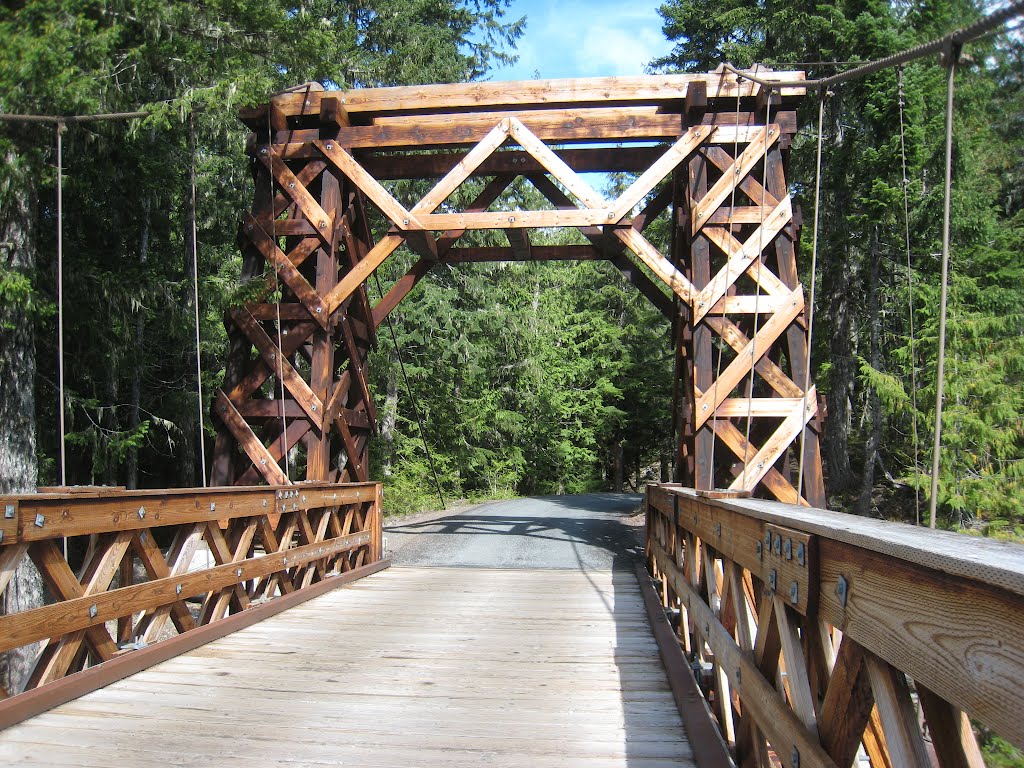 The back door Bridge into Mt. Raneir by Lakeboundnow