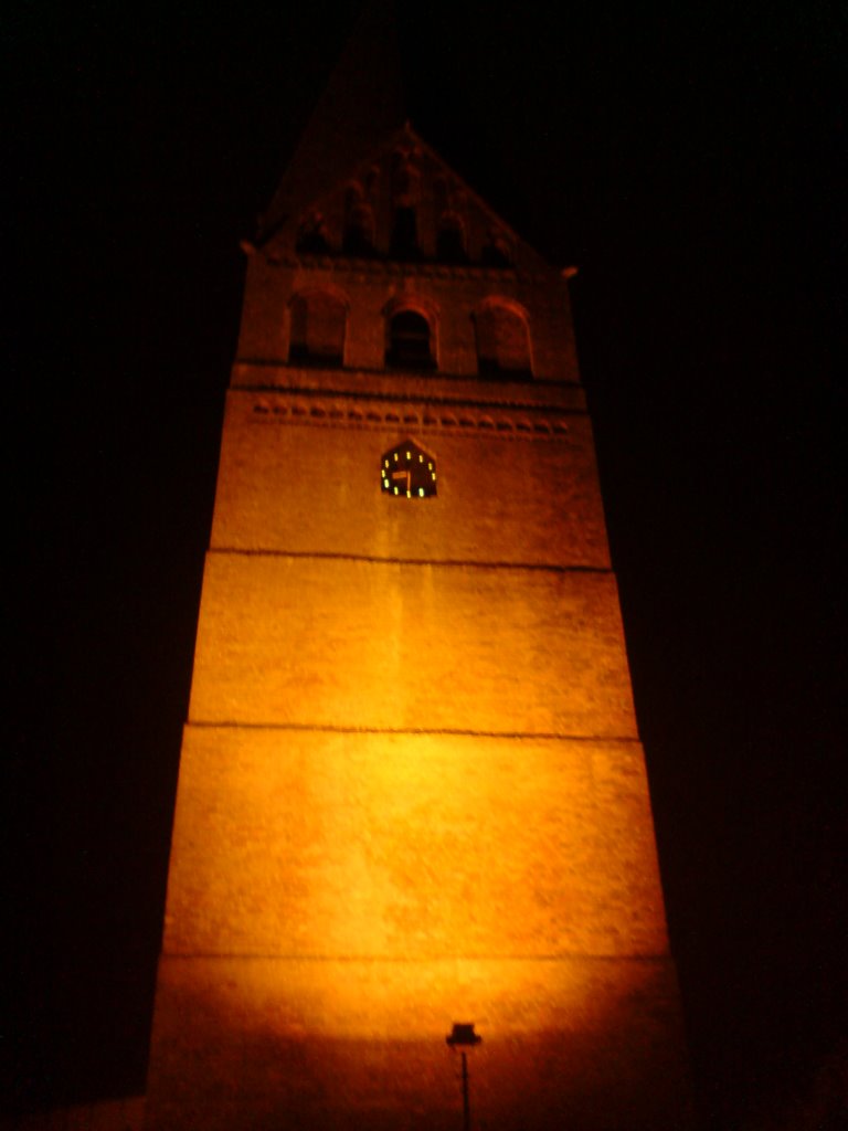 Toren at night by Nathan de Vries