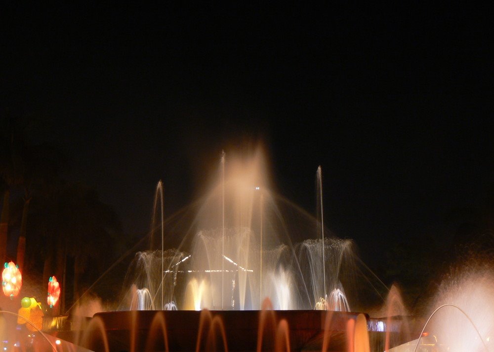 Philippines.Manila.Roxas.Boulevard.Fountain by Andrey Kuvaldin