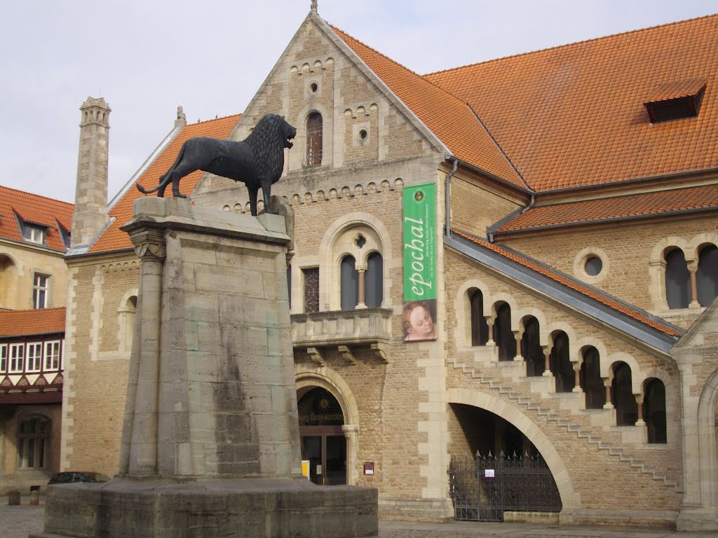 Burg Dankwarderode by B.W.