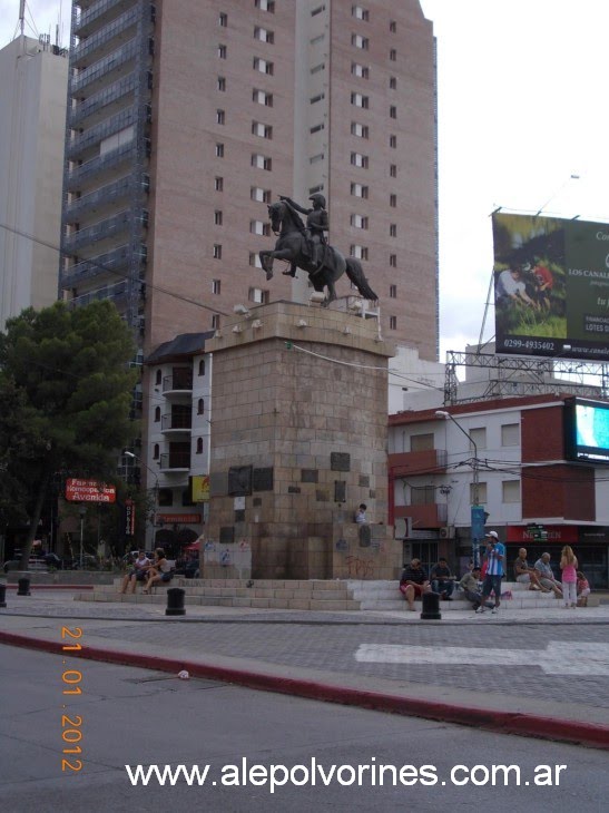 Neuquen - Monumento a San Martin (www.alepolvorines.com.ar) by alepolvorines