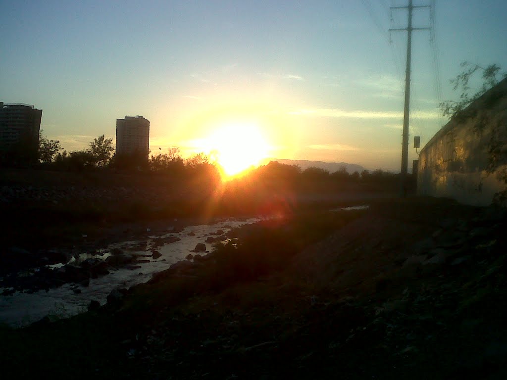 Atardecer, puente Bulnes, Santiago Chile by xmitos