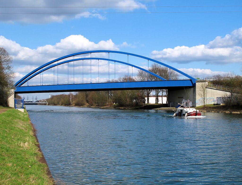 Blaue Kanalbrücke by Charly-G