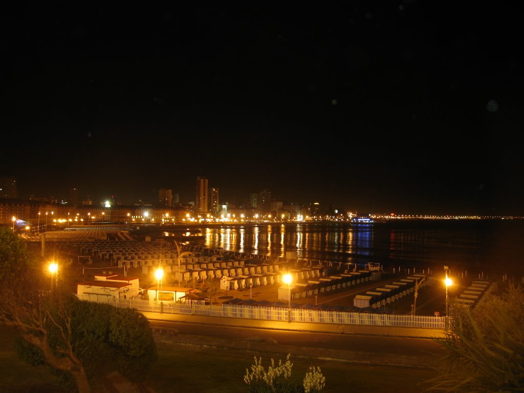 Noche en la ciudad by Angel Saracho