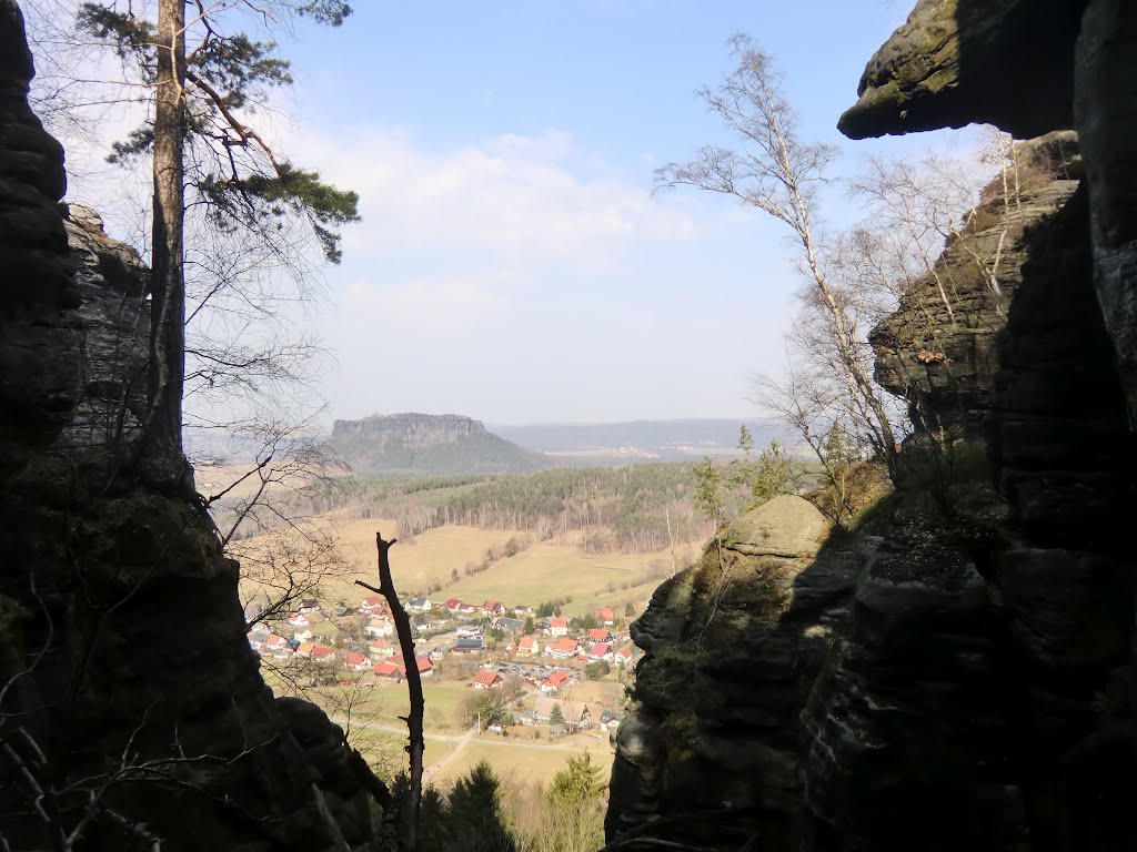 Blick aus dem Nadelöhr by Joachim Beetz