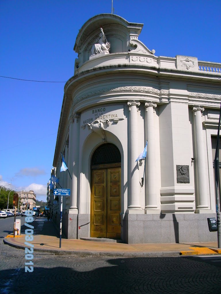 FRENTE DEL EDIFICIO DEL BANCO NACION - TANDIL by BENSHEE