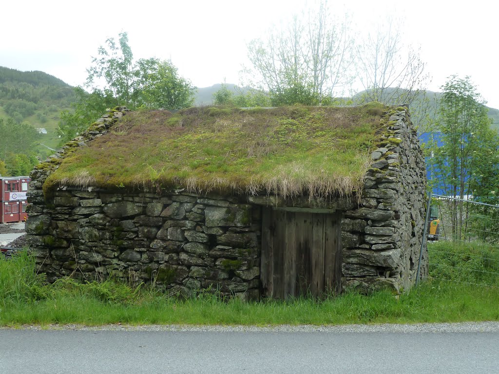 Steinhus ( Torvhus ) ved Åsane gml. Kirke by H.Jelstad