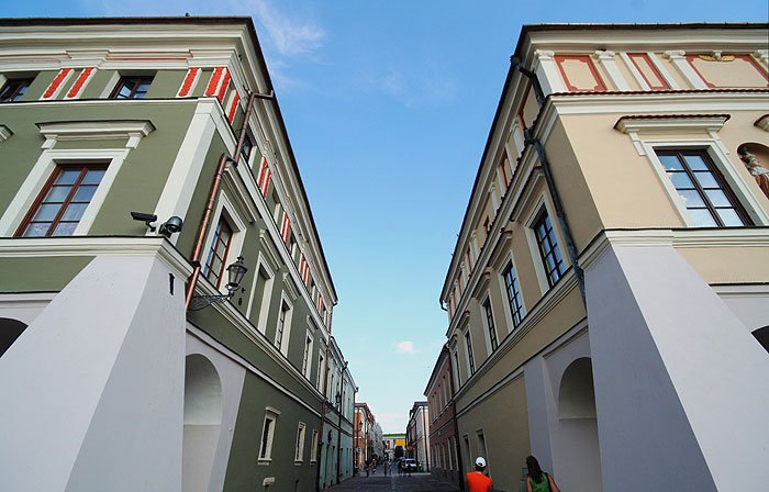 Tenements on town market in Zamość by Mikołaj Walanus