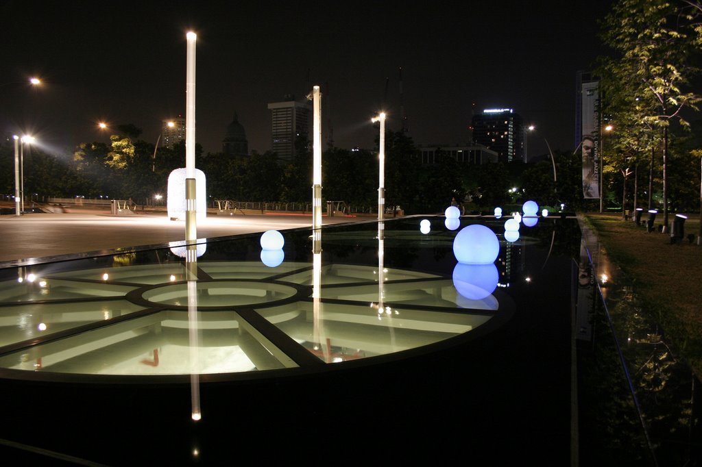 Singapore - Futuristic fountain by Cottius