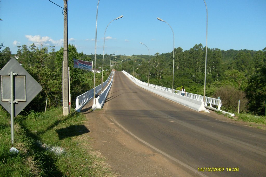 Ponte sobre rio Chapecó-Divisa de São Carlos/Águas de Chapecó - SC by Paulo Pilenghy