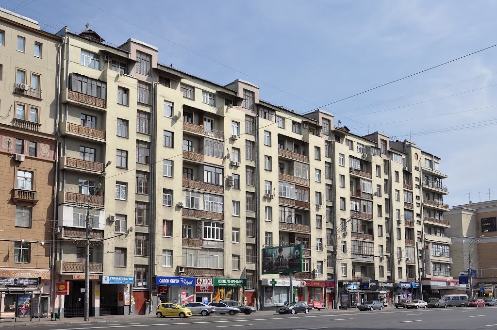 Former apartment building of management of the Moscow-Kursk railway by IPAAT