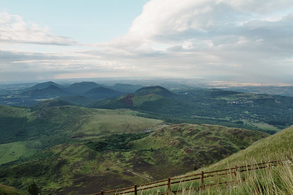 France - Auvergne - vue depuis le Puy de Dôme by patrick.henchoz