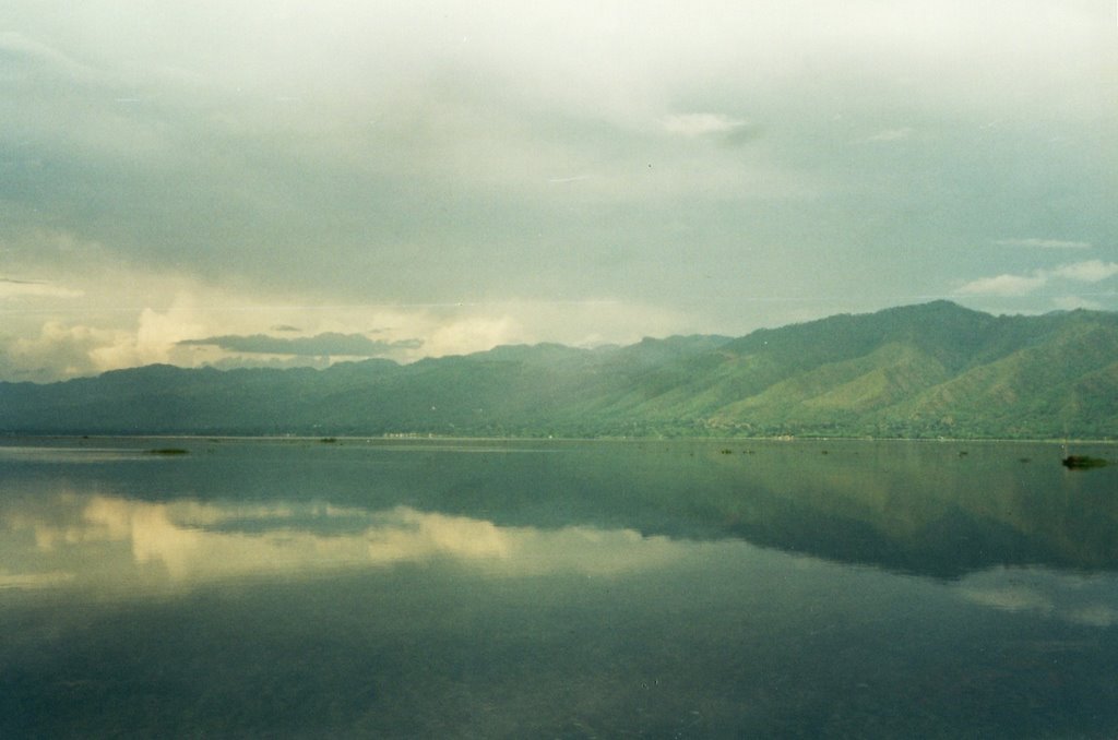 Western shore, Inle Lake by lukexmartin