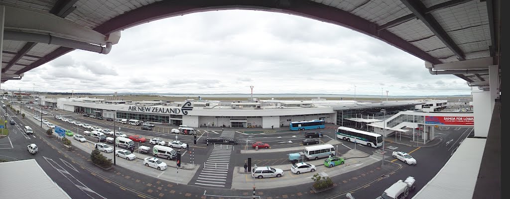 Auckland Airport Domestic terminal by fredalot