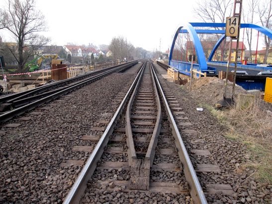 17.03.2012 - Noch steht die alte Eisenbahnbrücke by dhunt62