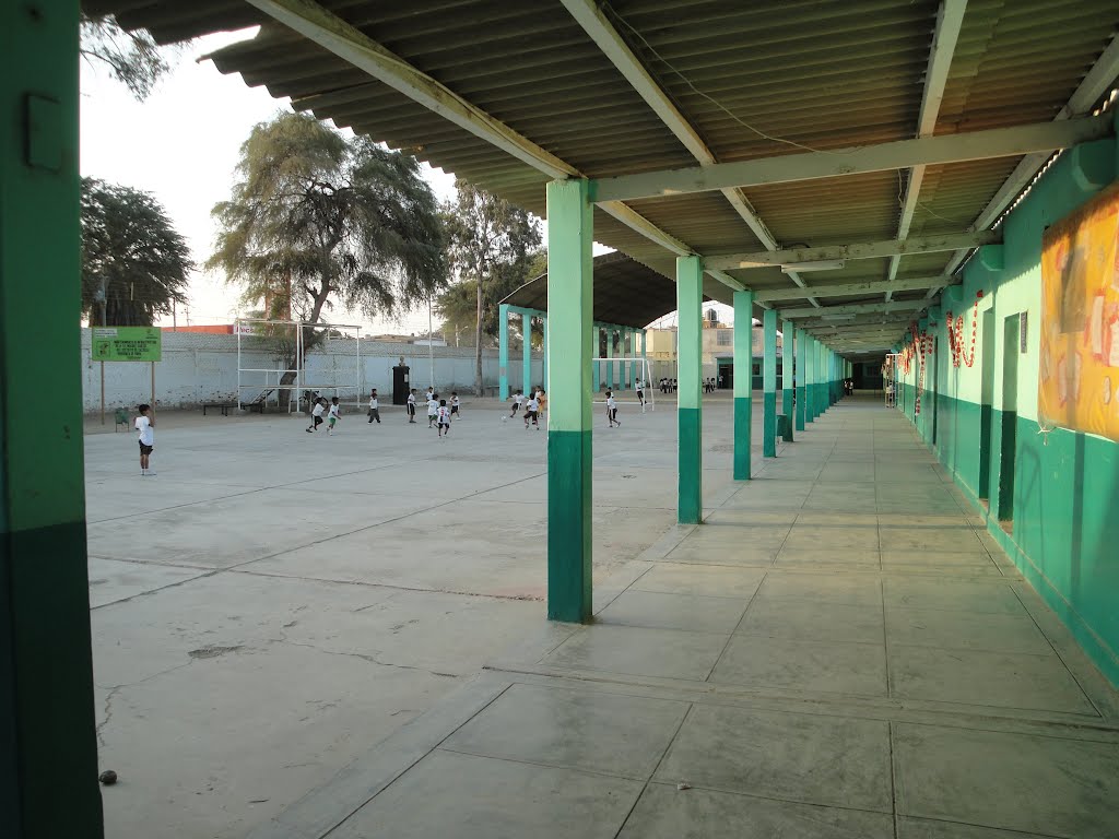 Colegio "MIGUEL CORTES" Castilla - Piura - PERU by Luis Pedemonte