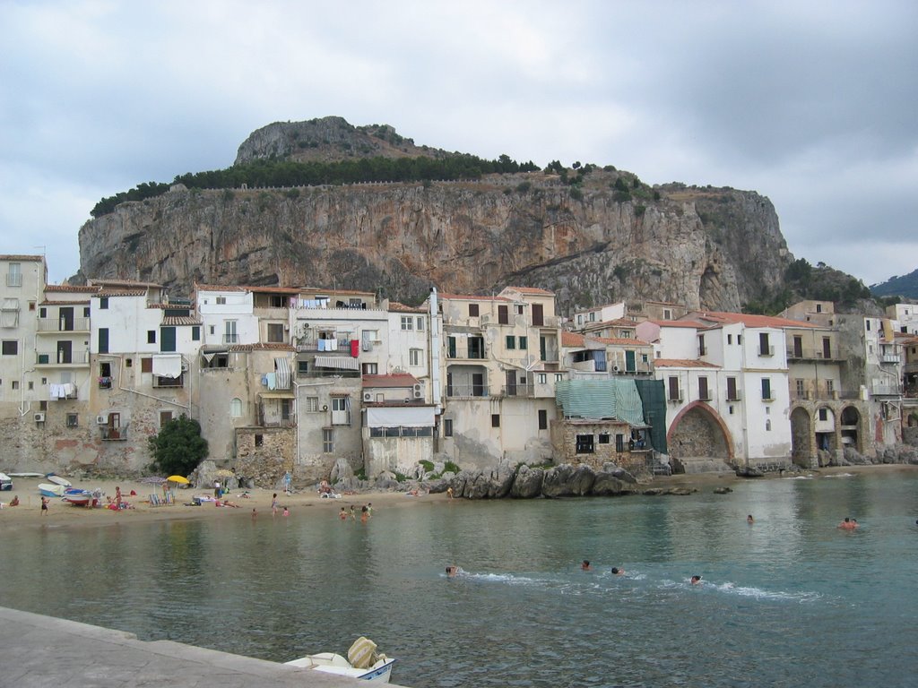 Cefalù - Le Rocher by F. Mertens