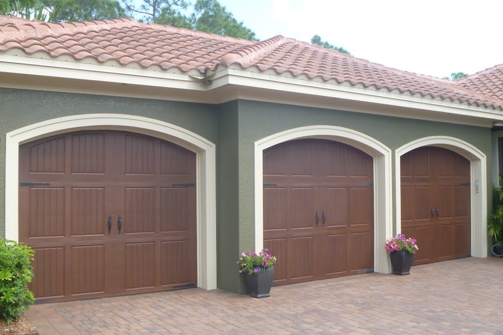 Garages by Hector Hernando Romero