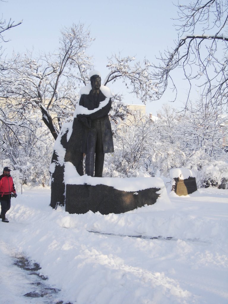 The Monument to Peyo Yavorov by giv4o