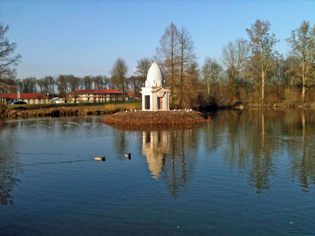 Teich im Schlosspark Bad Bentheim by Maria Wargers