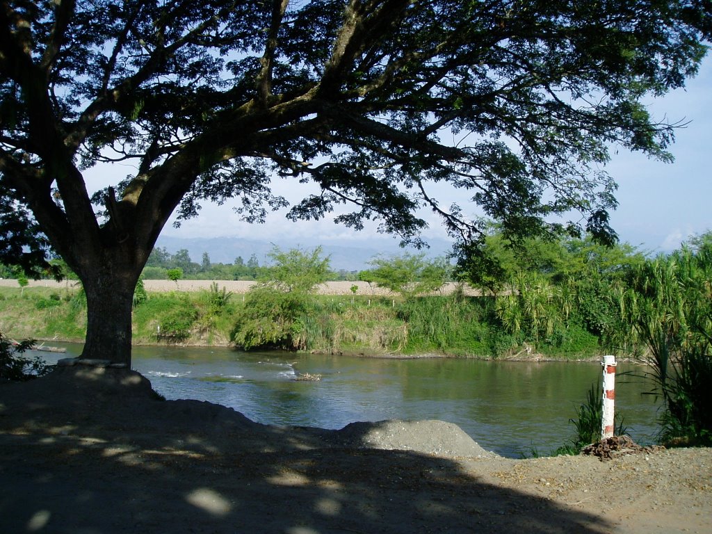 Río La Vieja, Cartago by Ramon Eduardo Rodger…