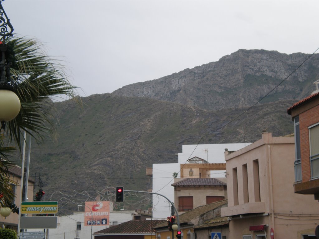 La montaña de Cox desde la Av. del Carmen by Damian Cuenca Abela