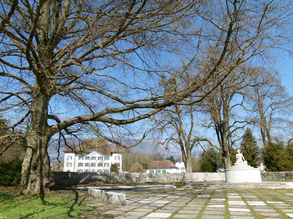 Monument en hommage aux soldats protecteurs de la patrie - Soleure (inauguré en 1922) by Magda GHALI