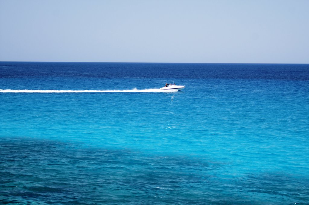 East Mediterranean Sea - from the south east end of Cyprus - taken on 19.07.2007 by nullfuenfer