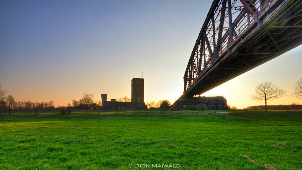 Alte Eisenbahnbrücke am Rhein bei Moers by Dirk Maiwald