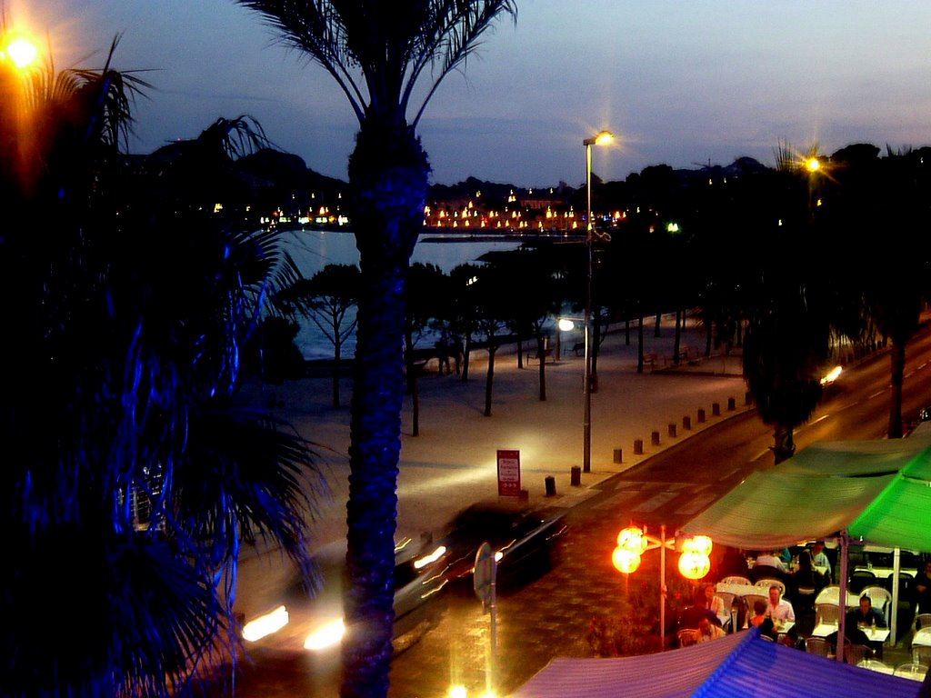 La Ciotat - plage and port by night by Süni13