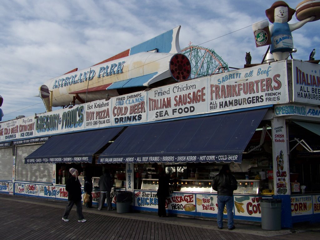 Astroland, Coney Island, New York by Stefan Viechter