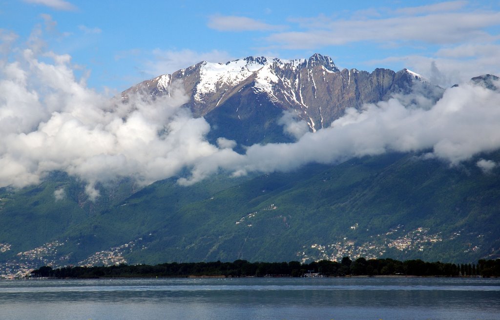 Blick über den Lago Maggiore by Heinz Brethauer