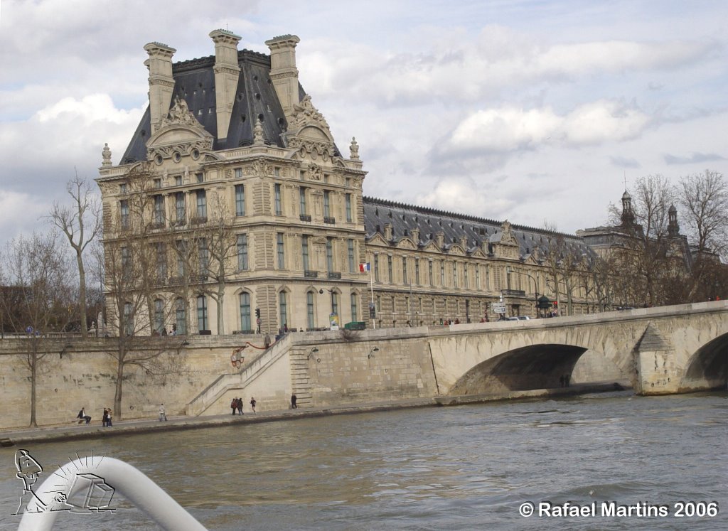 Louvre dès la Seine 2006 by Rafael Martins