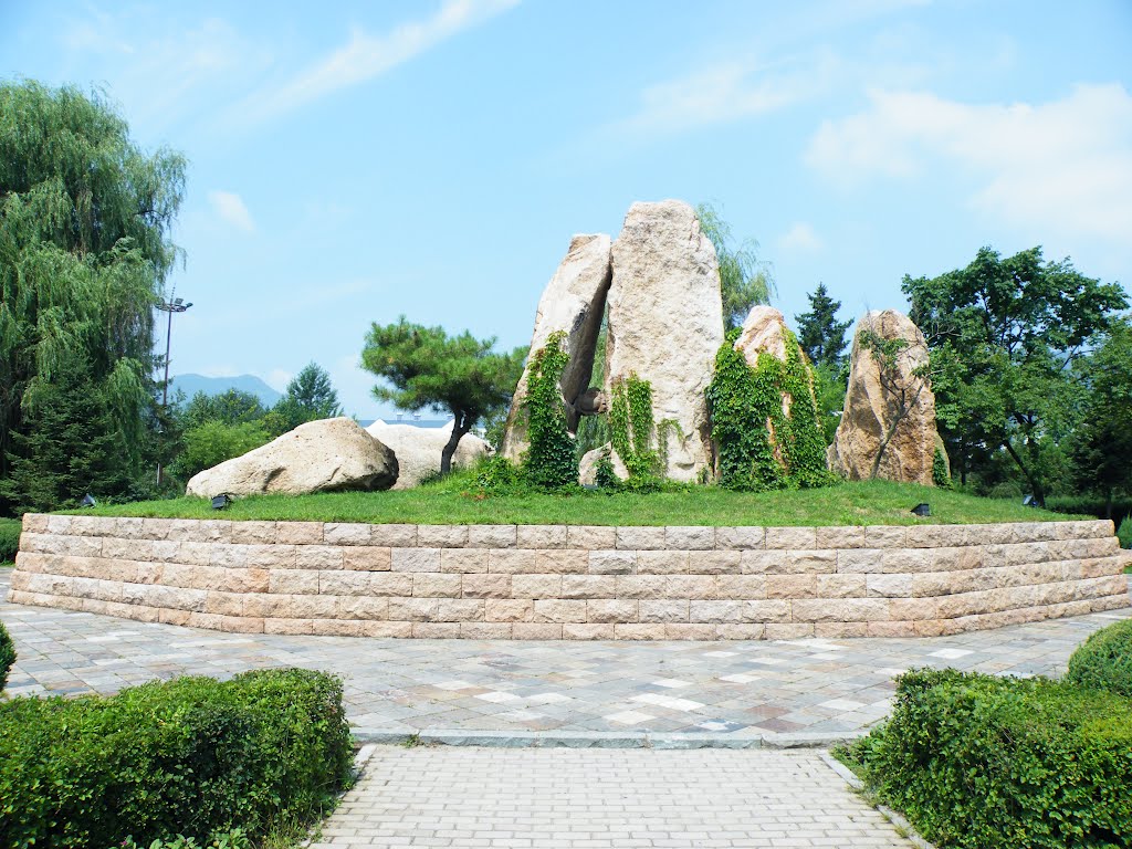 Lao shi zheng fu guang chang (old park) monument by rigomago