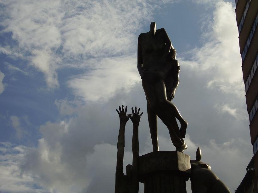 Monumento Puente Llaguno by RodriguezFlores