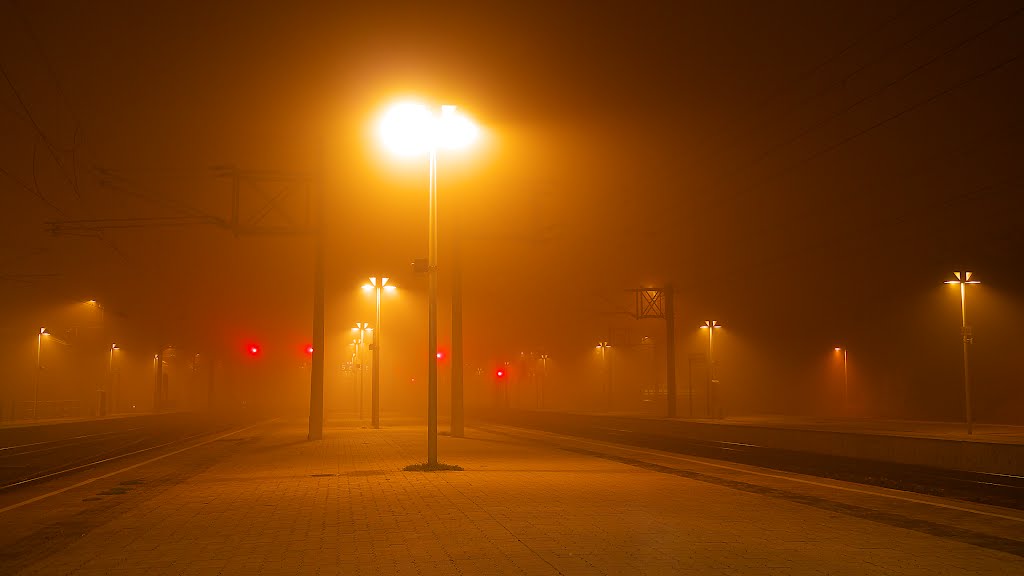 Nacht am Bahnhof Wien Meidling 1 by distagon35