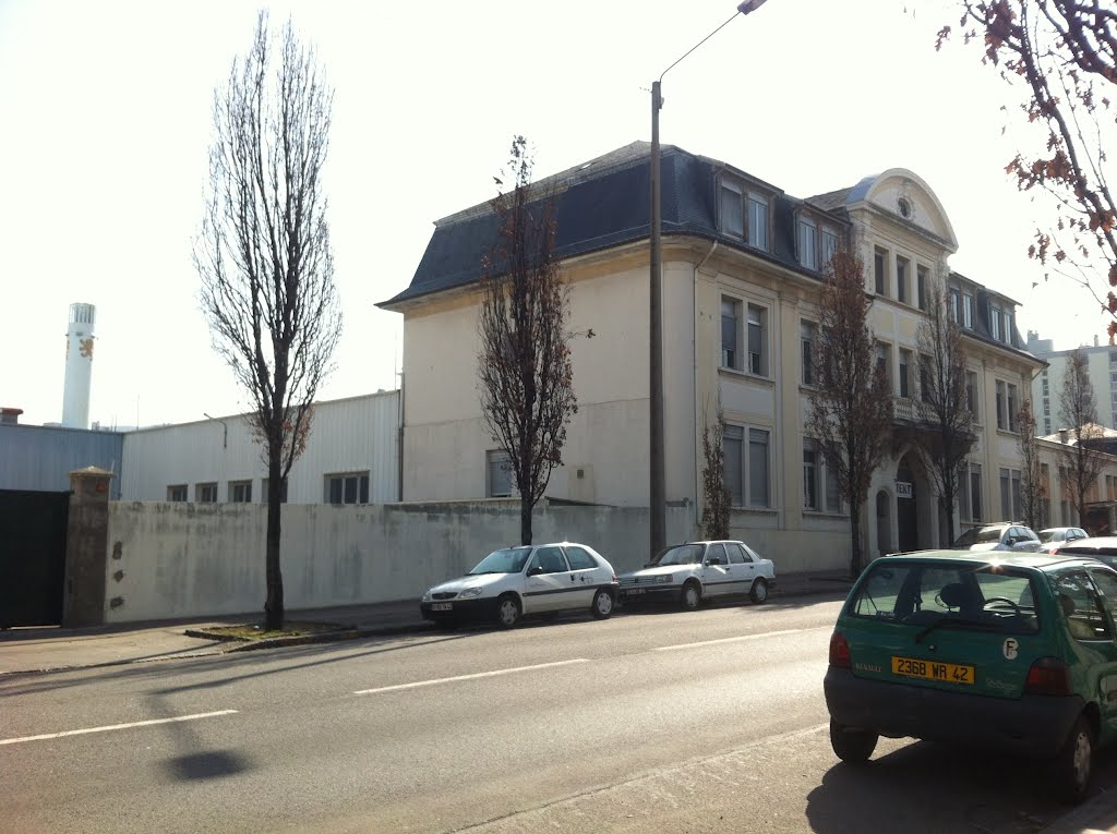 Avenue de Rochetaillée, Saint Etienne by Elliot DARREN