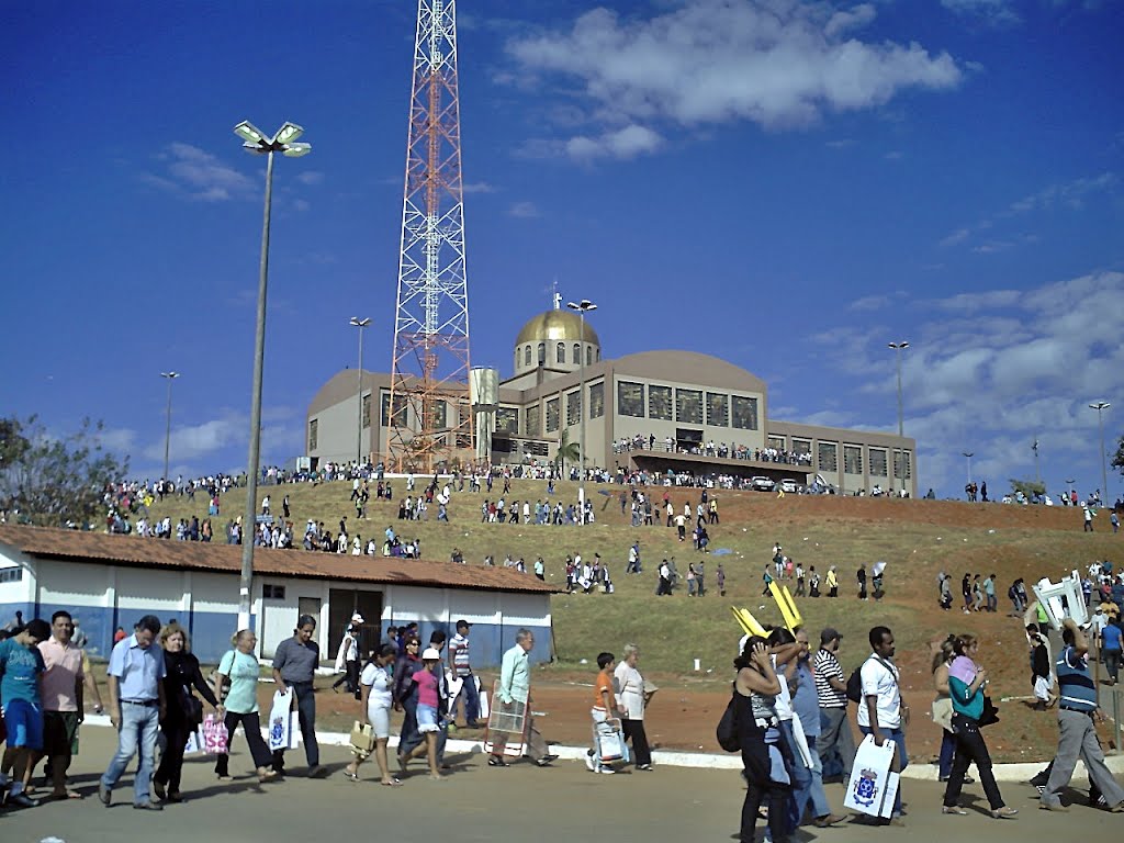 Santuário Basílica de Trindade by Diego Jack