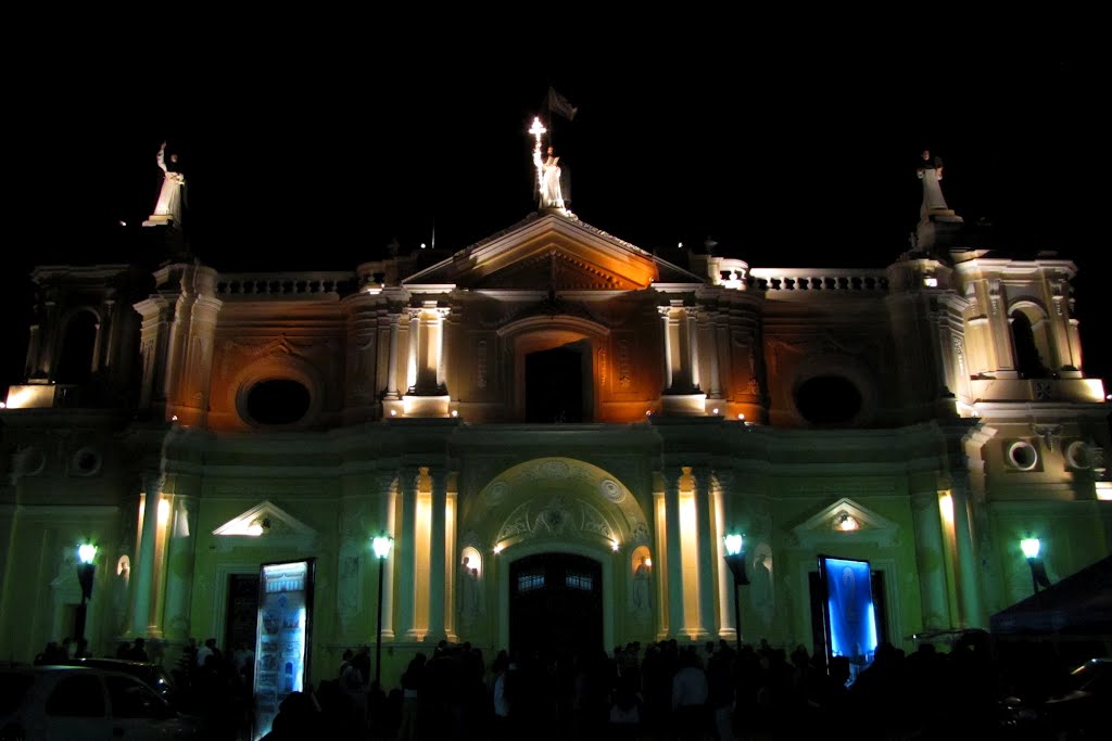 Iglesia Santo Domingo by Flavio Quijivix