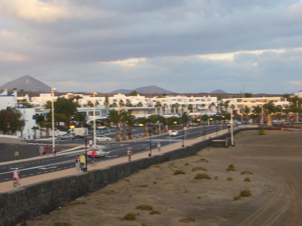 Playa de los Pocillos_Avenida de las Playas_view_N/E by apricum