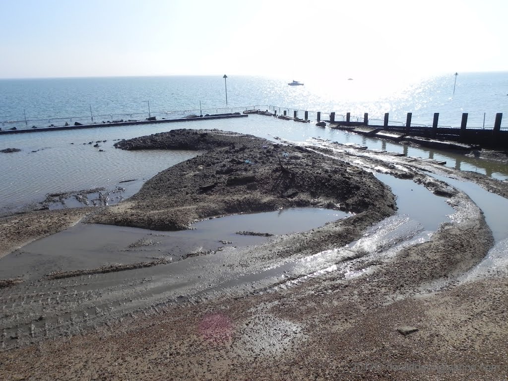 Southend seafront walk by donliddard