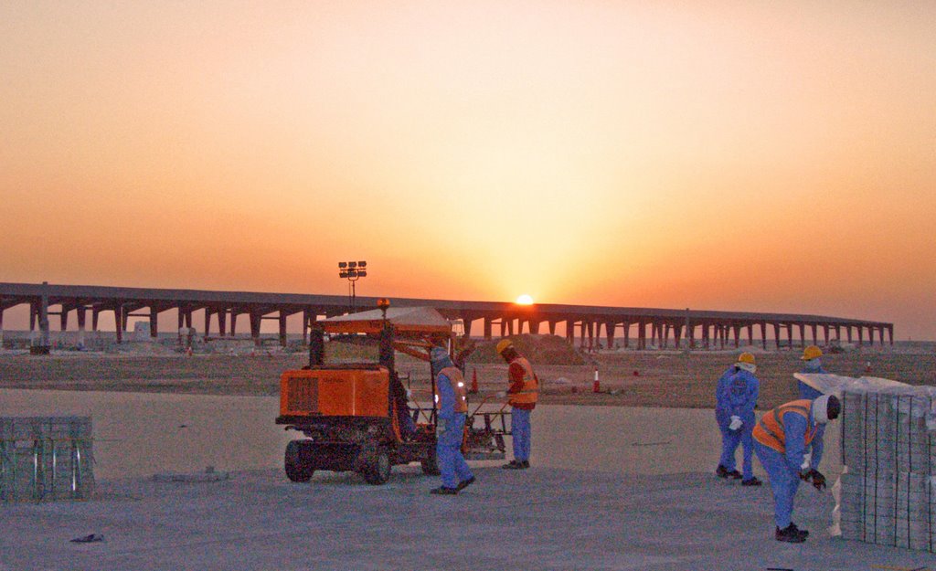 5.10am sunrise over CFS building onto block paving works, Hidd Port 10Dec2007 by hiddport