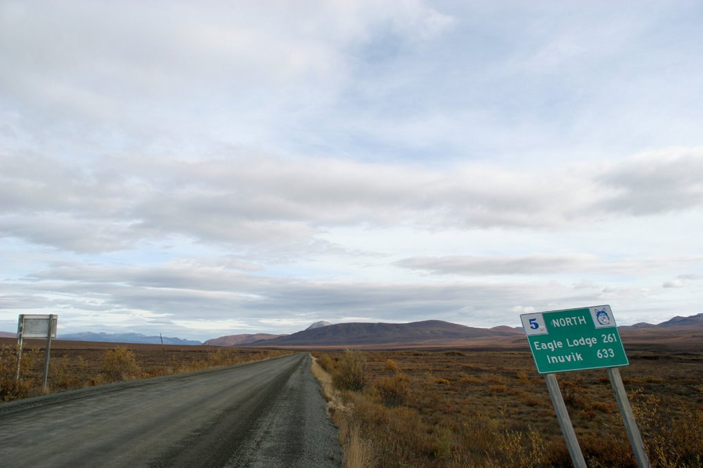 Dempster highway north by Leon Levasier