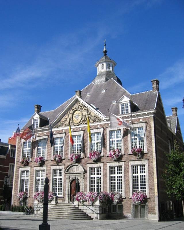 Stadhuis by FrClaesen