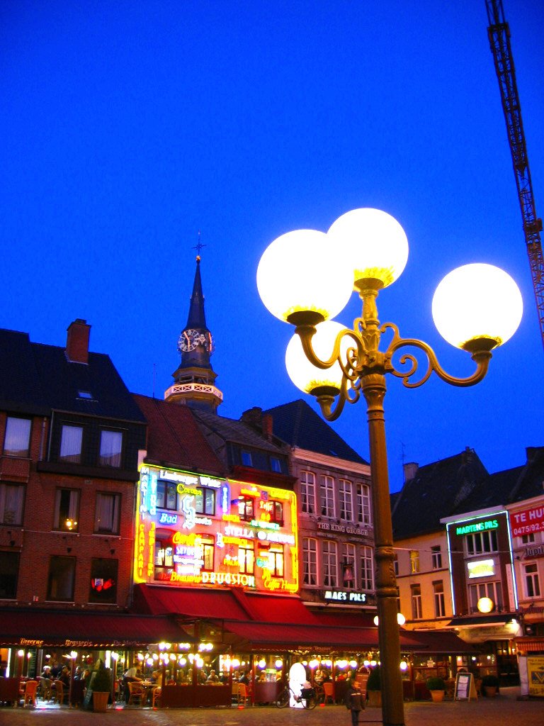 Grote Markt Avond by FrClaesen