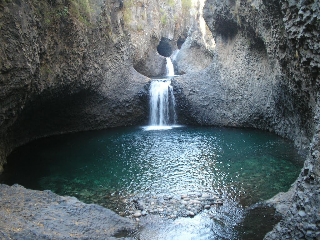 Siete Tazas, Parque Nacional Radal Siete Tazas by Juan Francisco Bustos