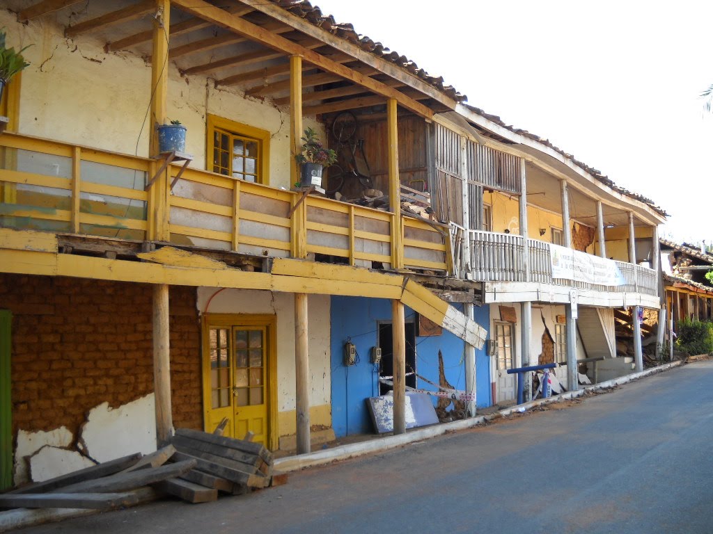 Pueblo de Vichuquén, afectado por el terremoto del 2010 by Juan Francisco Bustos